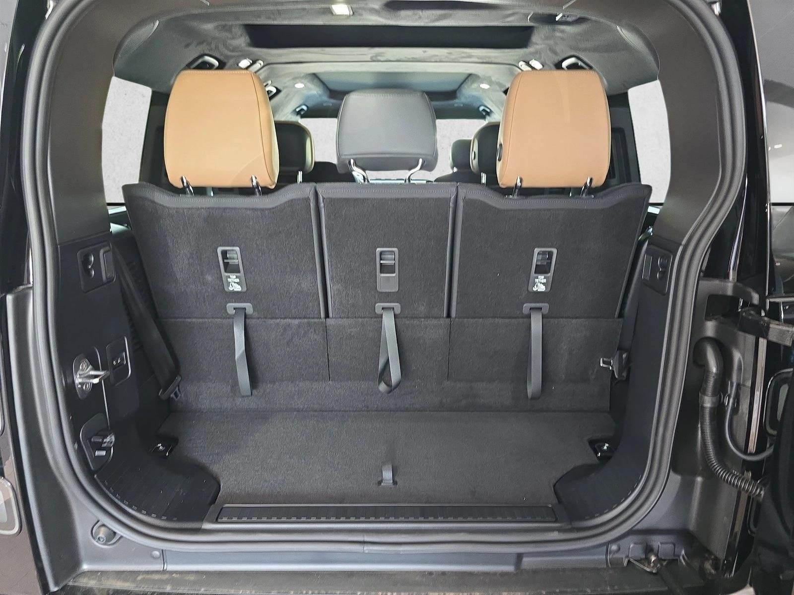 2026 Land Rover Defender V8 - Photo 12