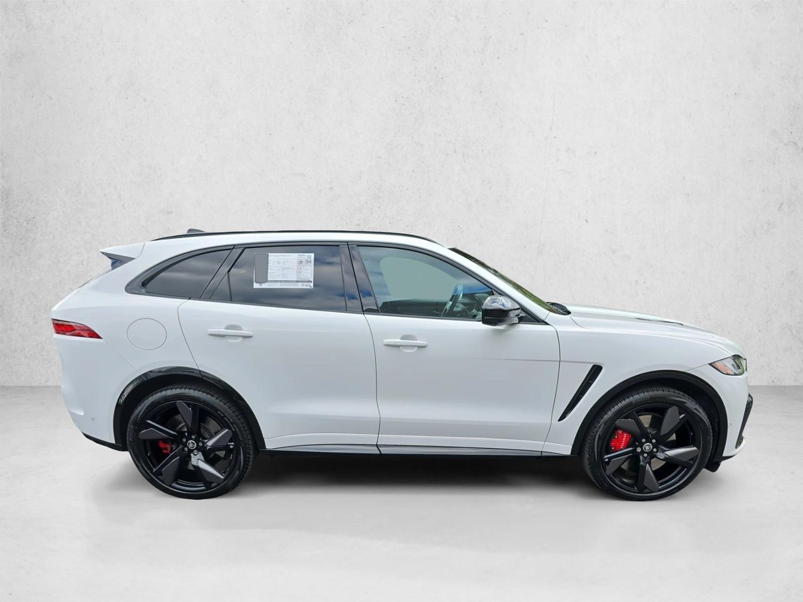 2024 Jaguar F-PACE SVR photo 4