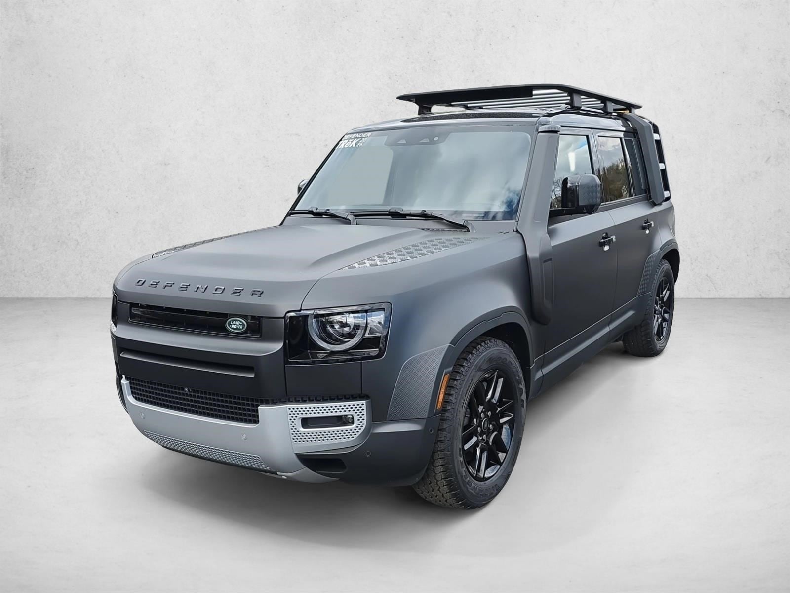 2025 Land Rover Defender S's photo