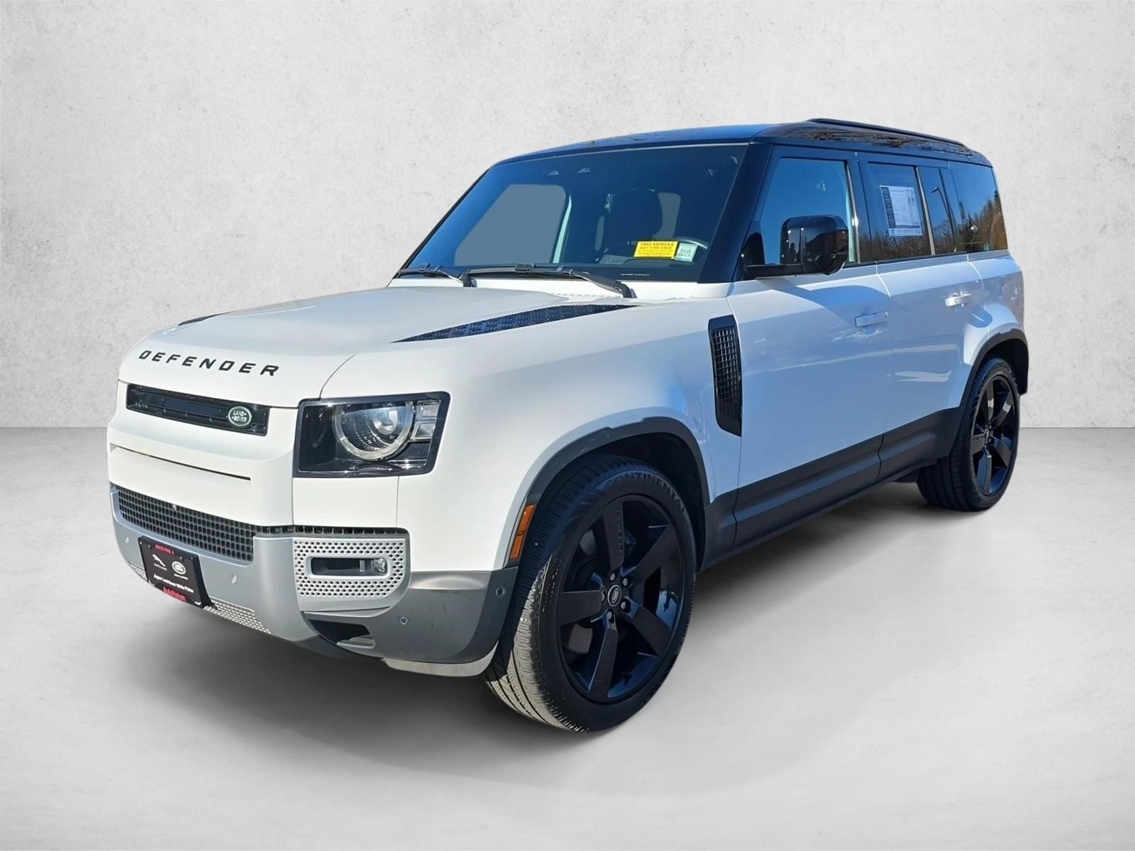 2023 Land Rover Defender SE's photo