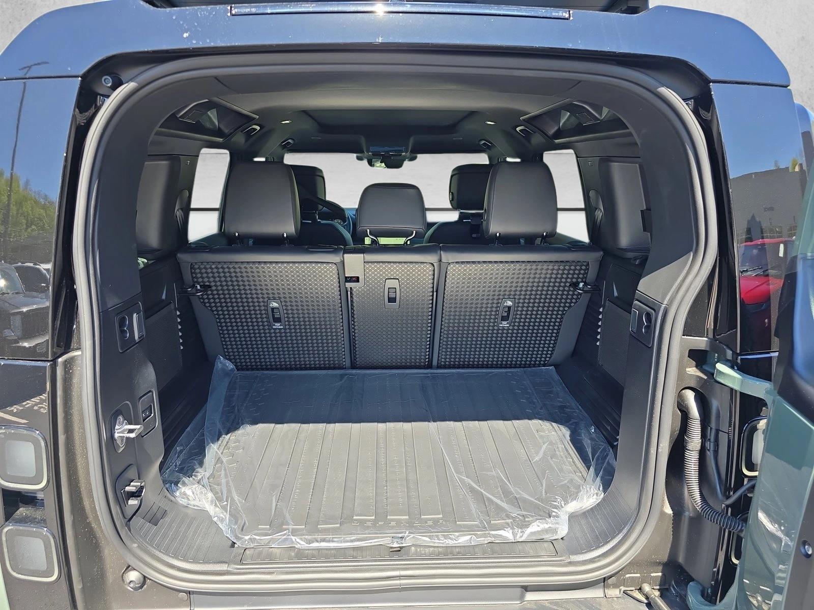 2026 Land Rover Defender Trophy Edition - Photo 12