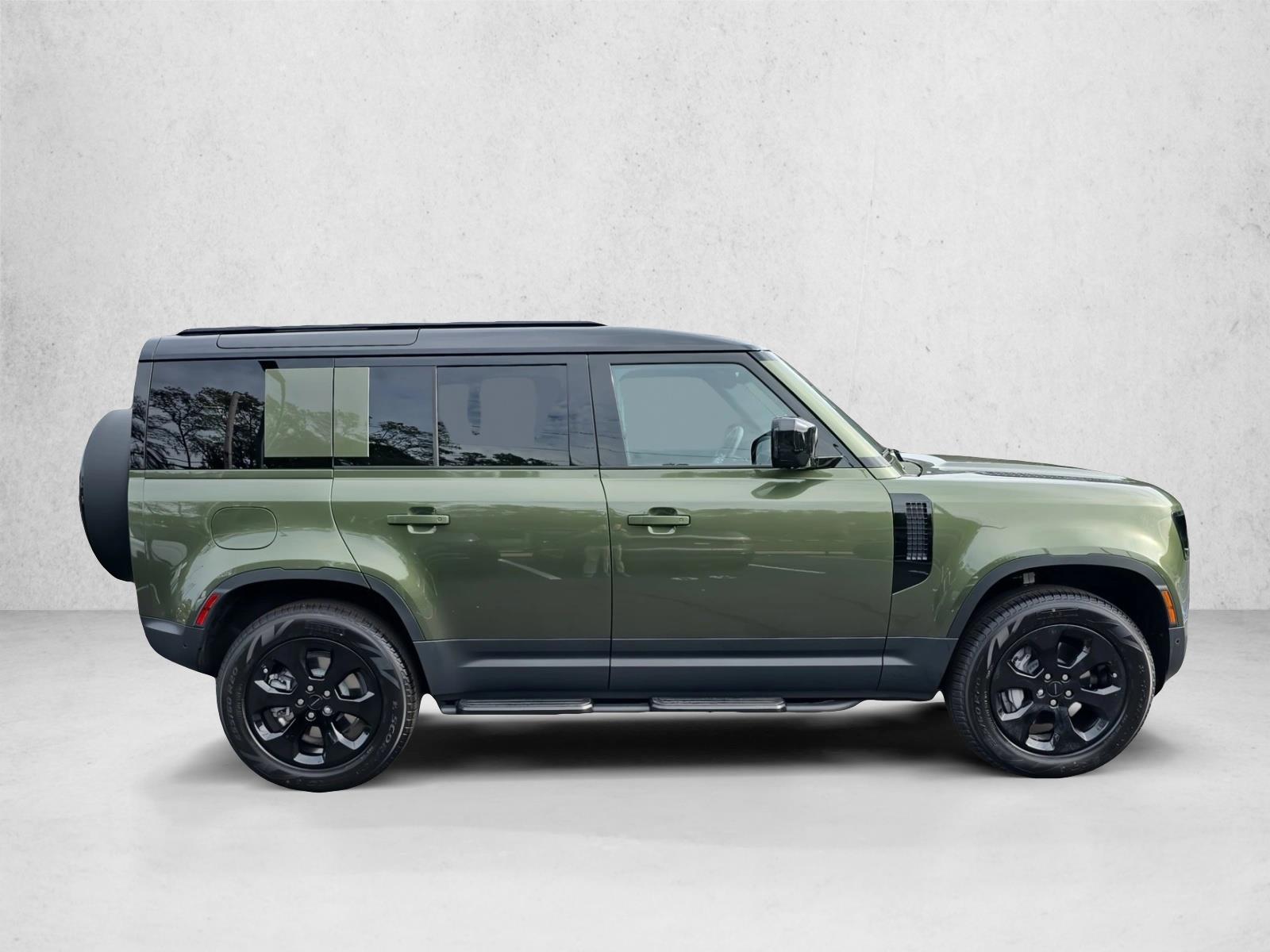 2026 Land Rover Defender 110 S photo 4