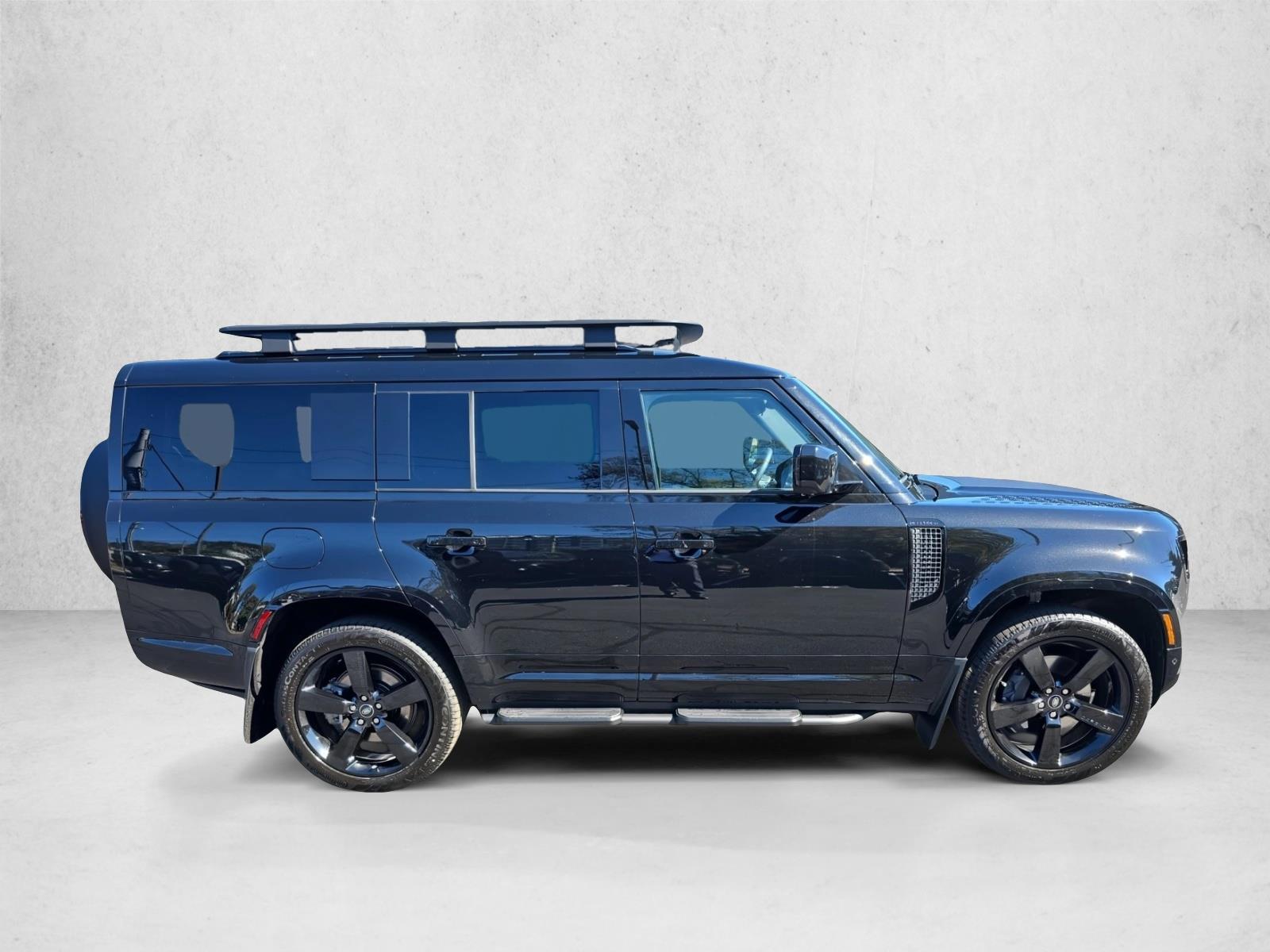 2025 Land Rover Defender X-Dynamic SE photo 3