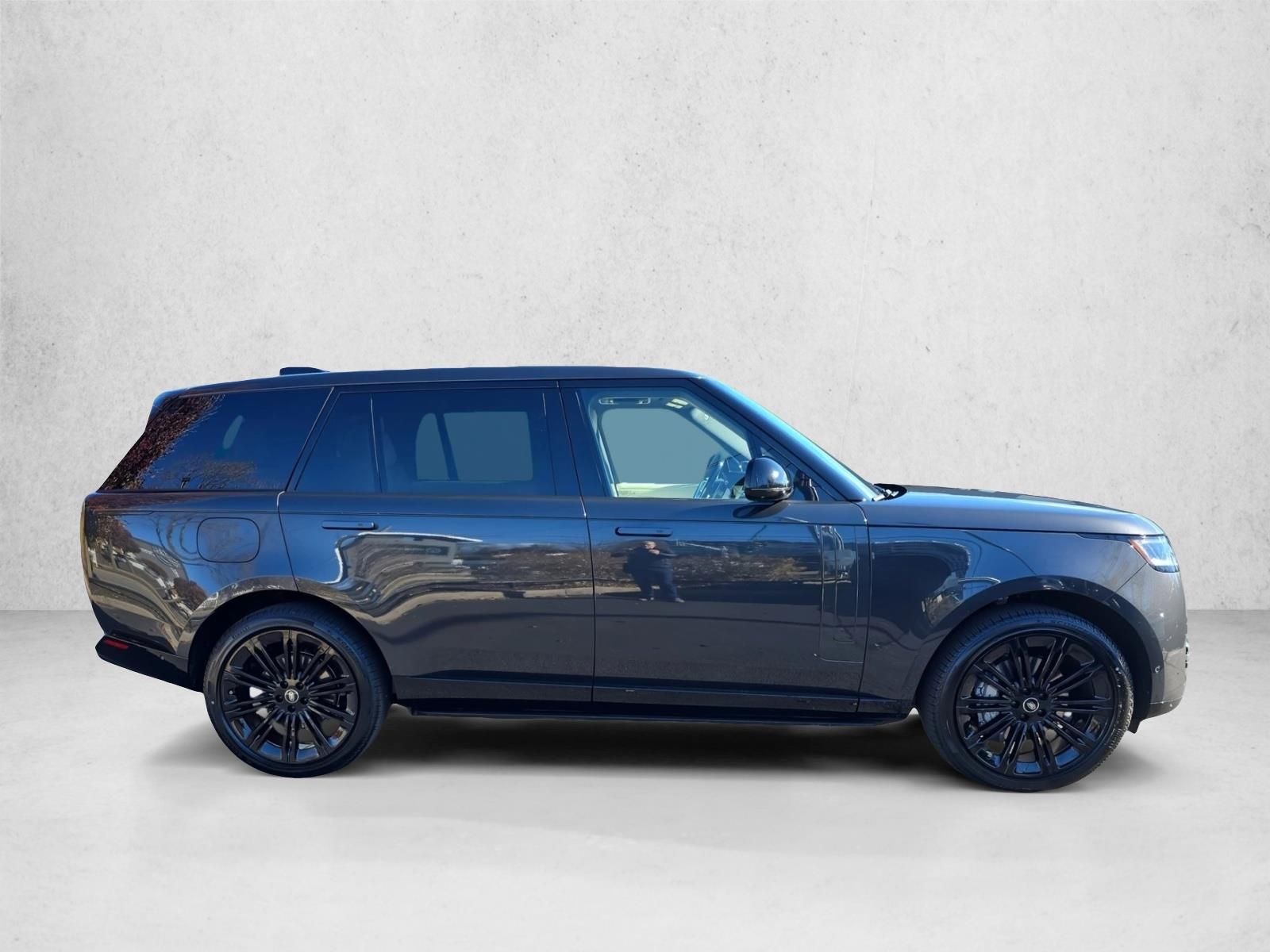 2025 Land Rover Range Rover SE photo 4