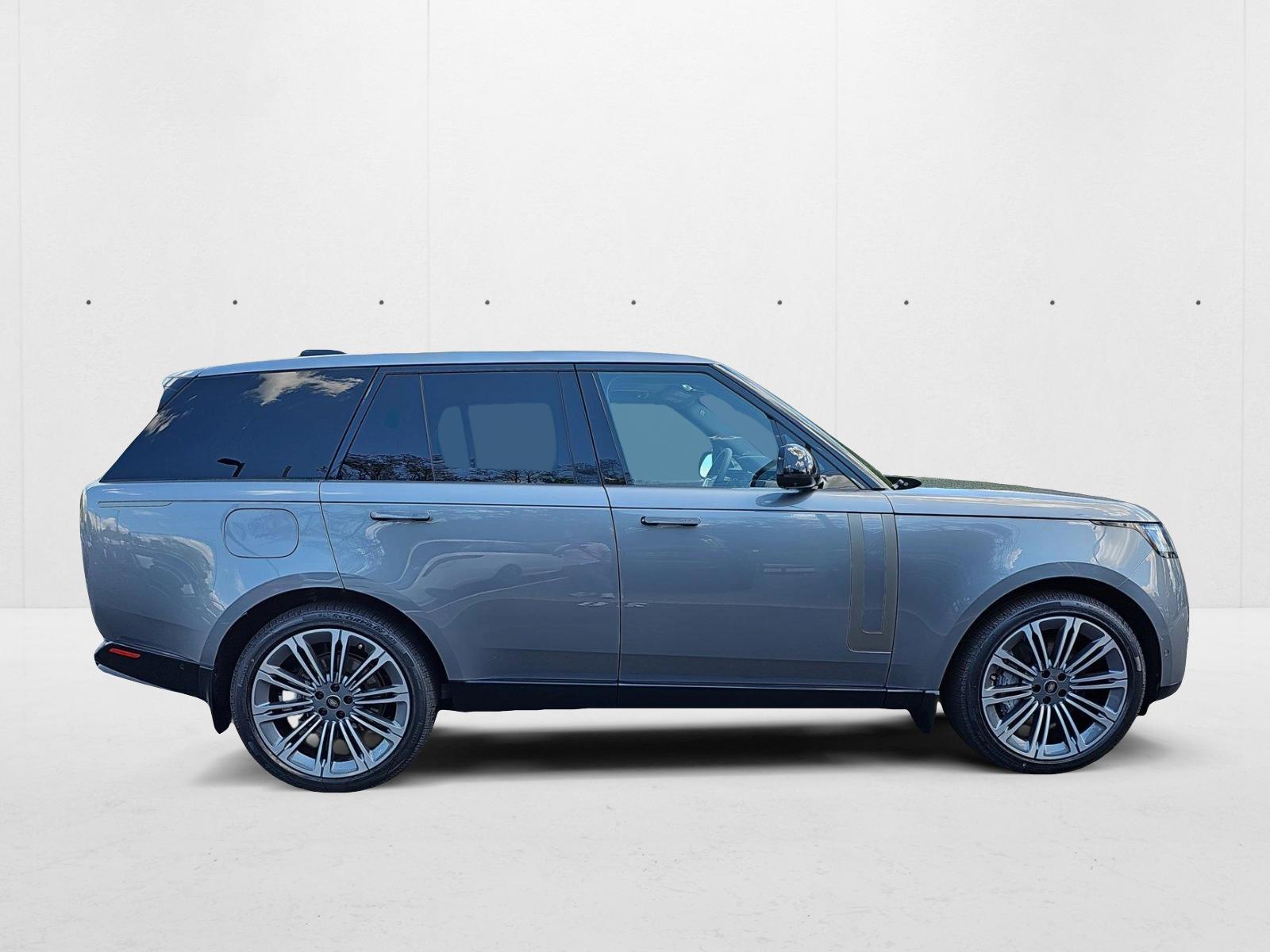 2025 Land Rover Range Rover SE photo 4