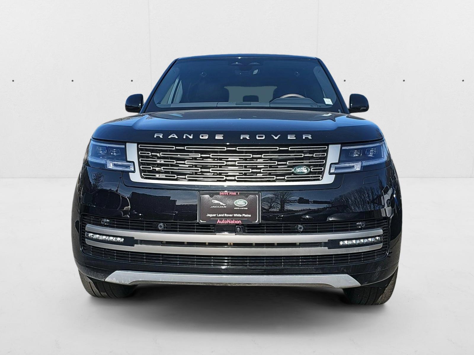 2025 Land Rover Range Rover SE photo 2