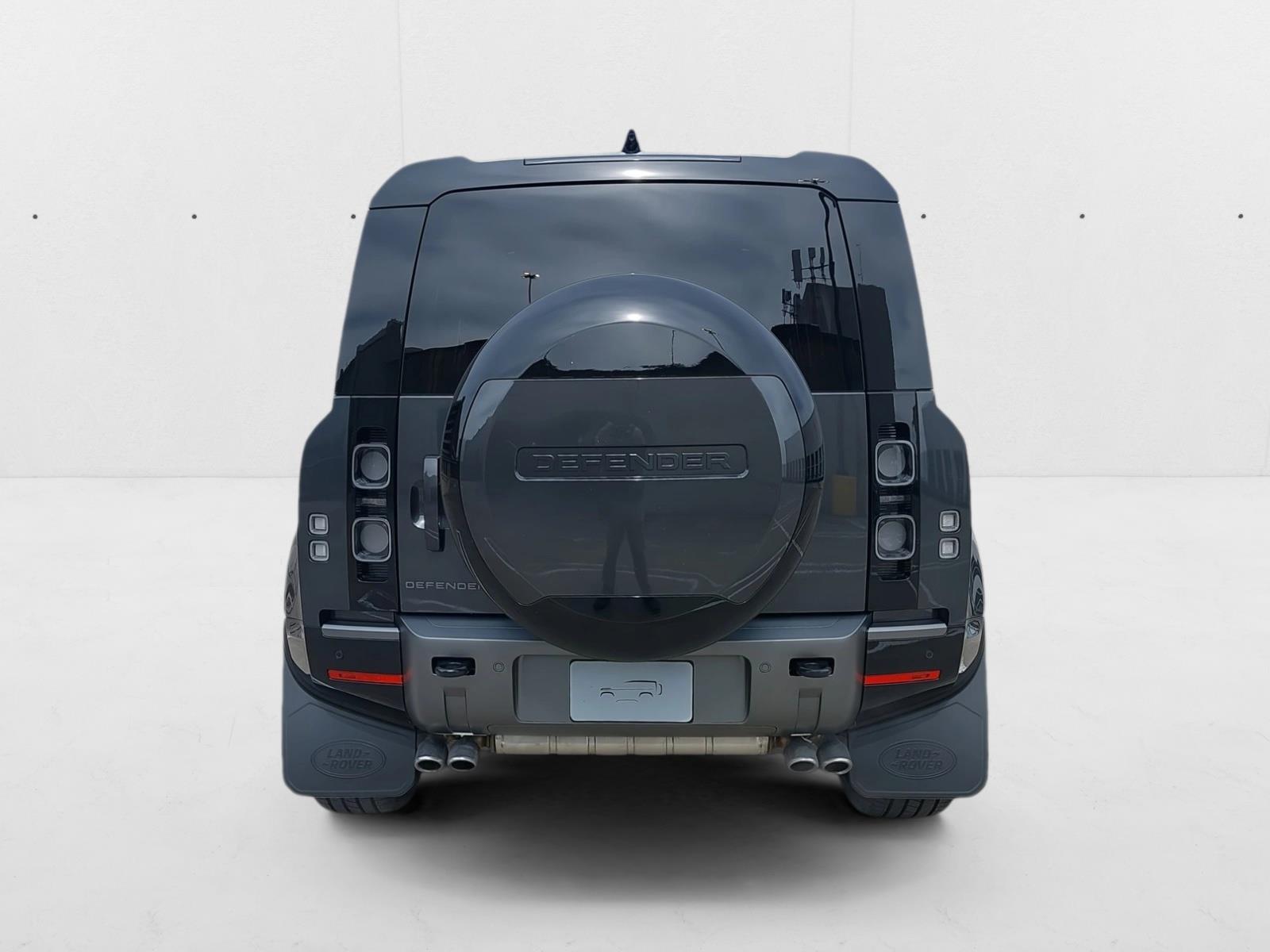 2025 Land Rover Defender V8 photo 3