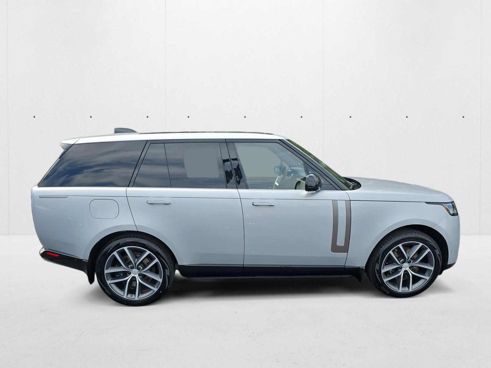 2025 Land Rover Range Rover SE photo 4