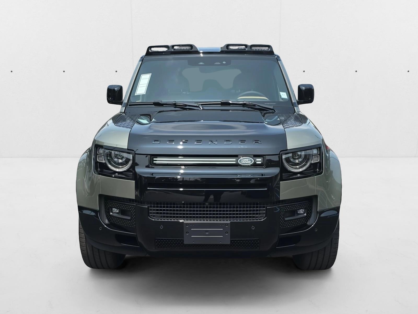 2025 Land Rover Defender 110 photo 2