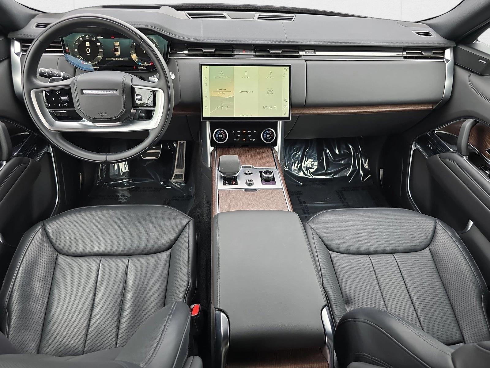 2023 Land Rover Range Rover SE photo 3