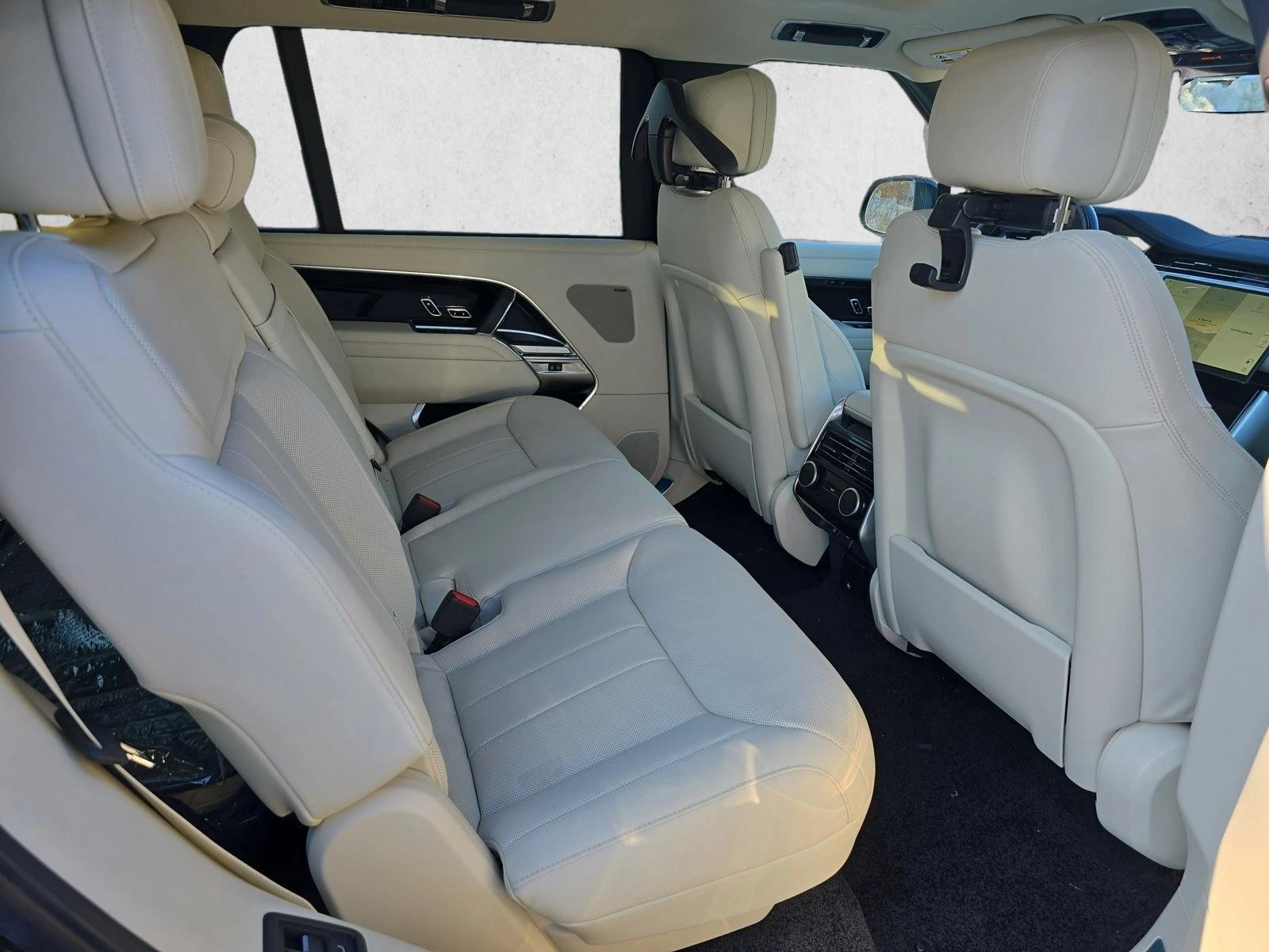 2026 Land Rover Range Rover SE - Photo 11