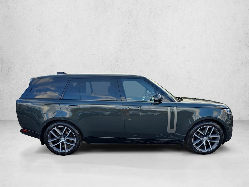 New 2025 Land Rover Range Rover SE LWB 7-Seat SUV
