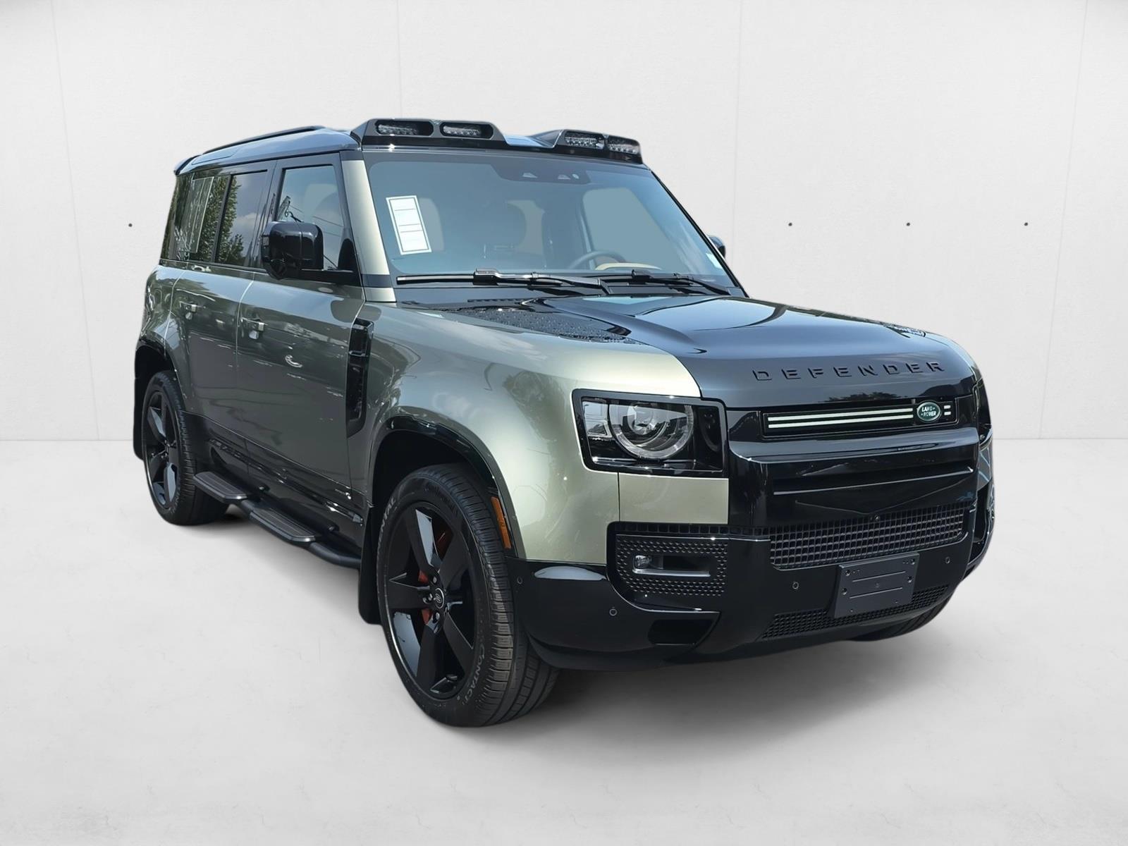 2025 Land Rover Defender 110 photo 3
