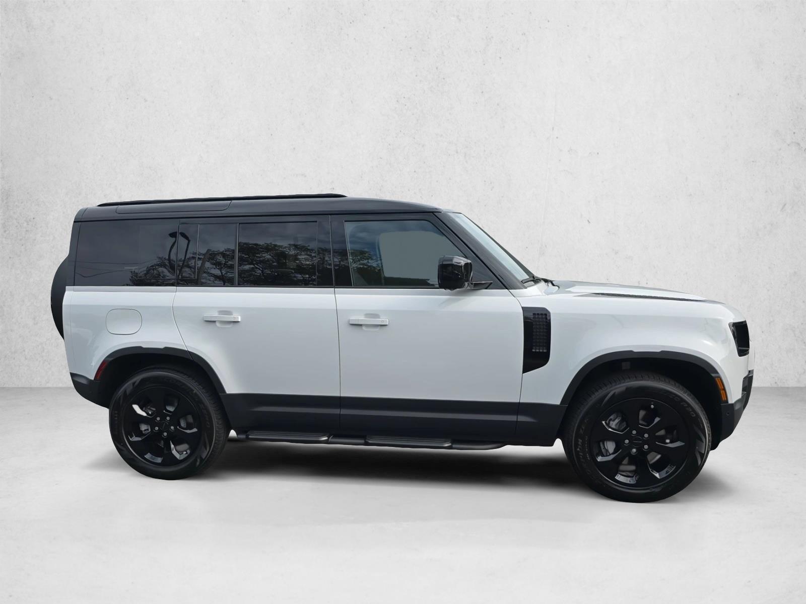 2026 Land Rover Defender 110 S photo 4
