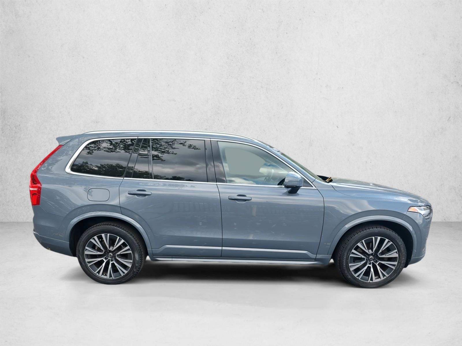 2022 Volvo XC90 T5 AWD Momentum photo 4