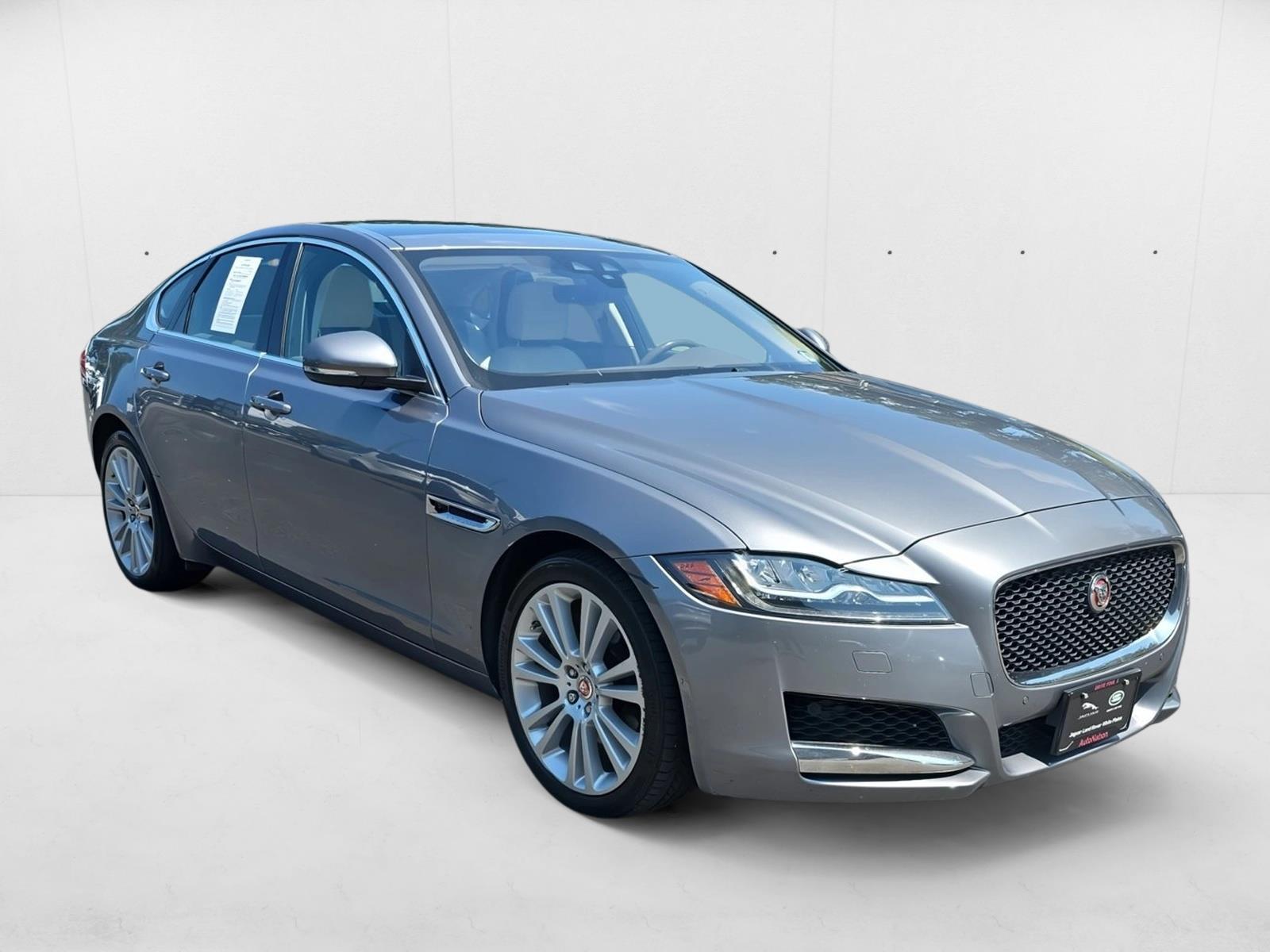 2020 Jaguar XF 25t Premium photo 3