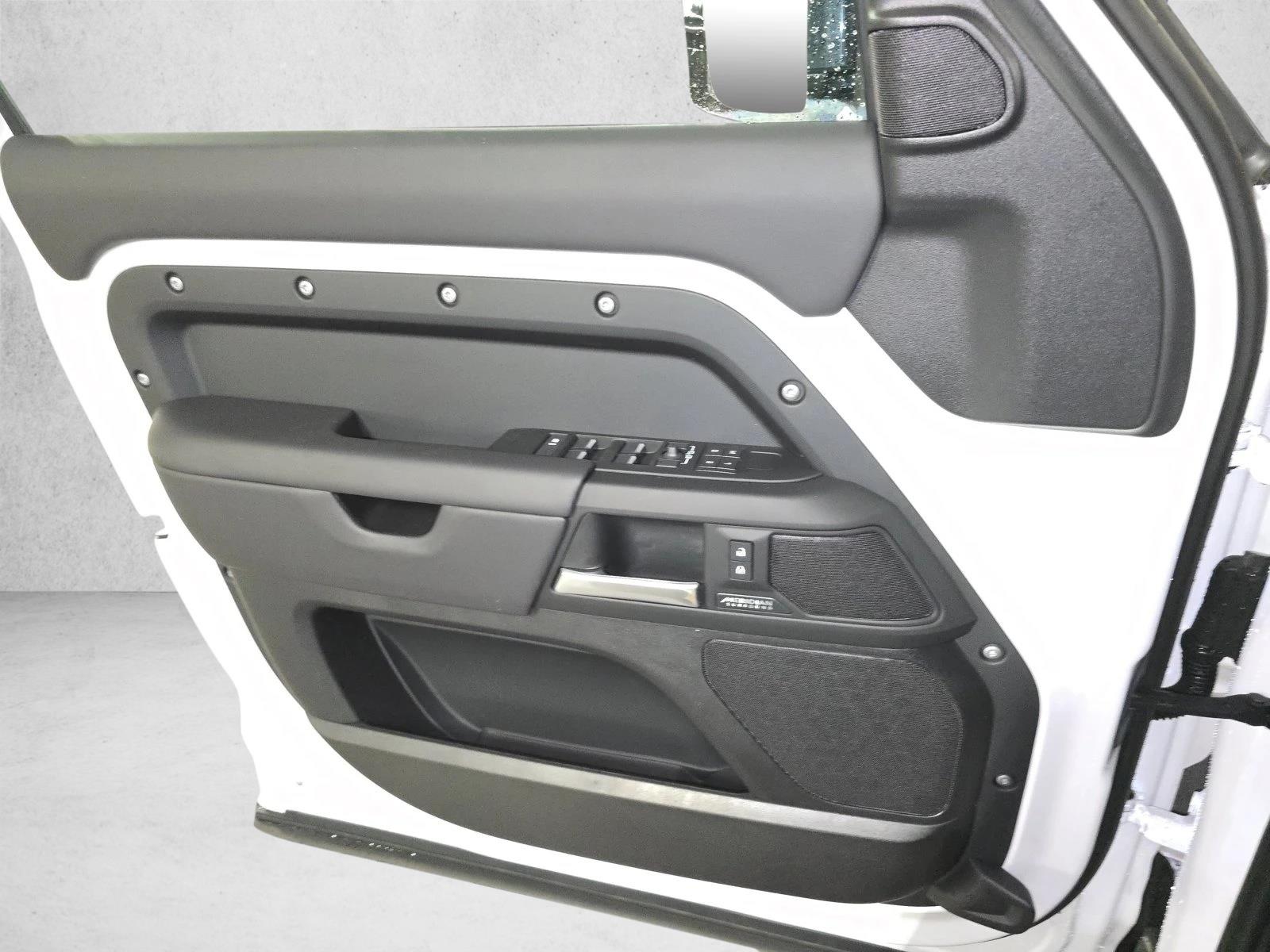 2026 Land Rover Defender X-Dynamic SE - Photo 25
