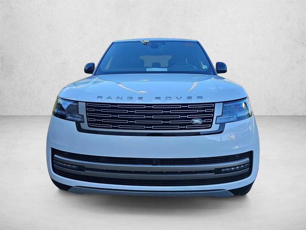 New 2025 Land Rover Range Rover P550e SE SUV