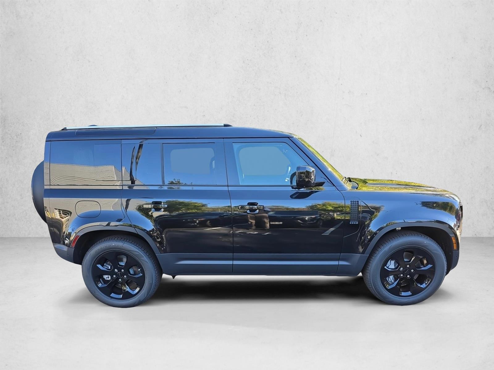 2026 Land Rover Defender 110 S photo 4