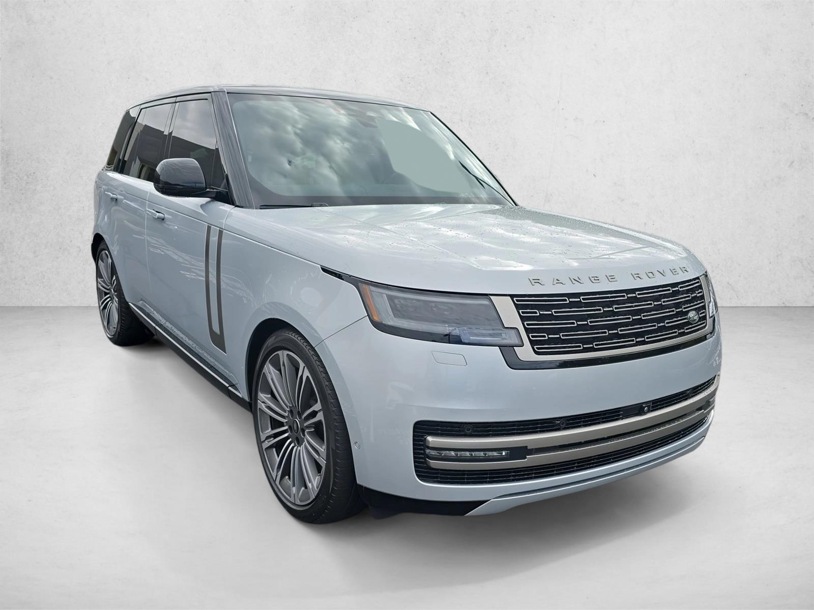 2024 Land Rover Range Rover SE photo 3