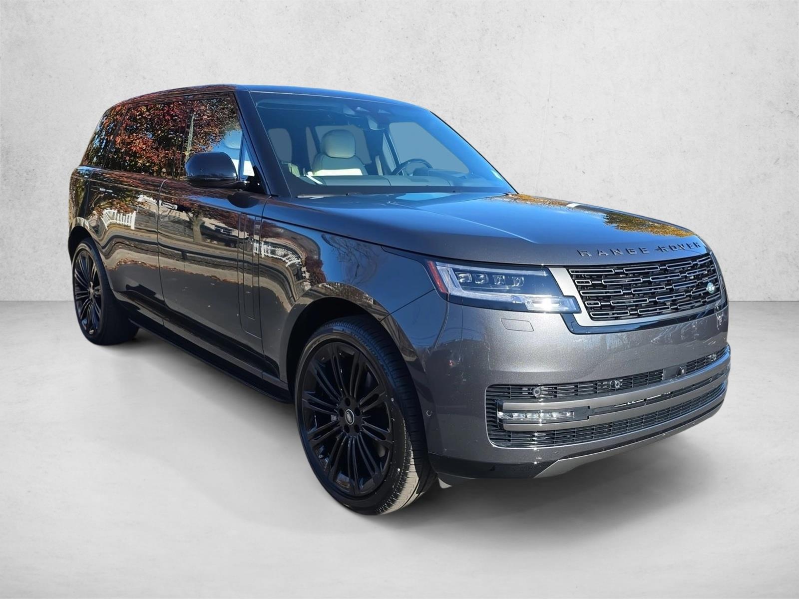 2025 Land Rover Range Rover SE photo 3