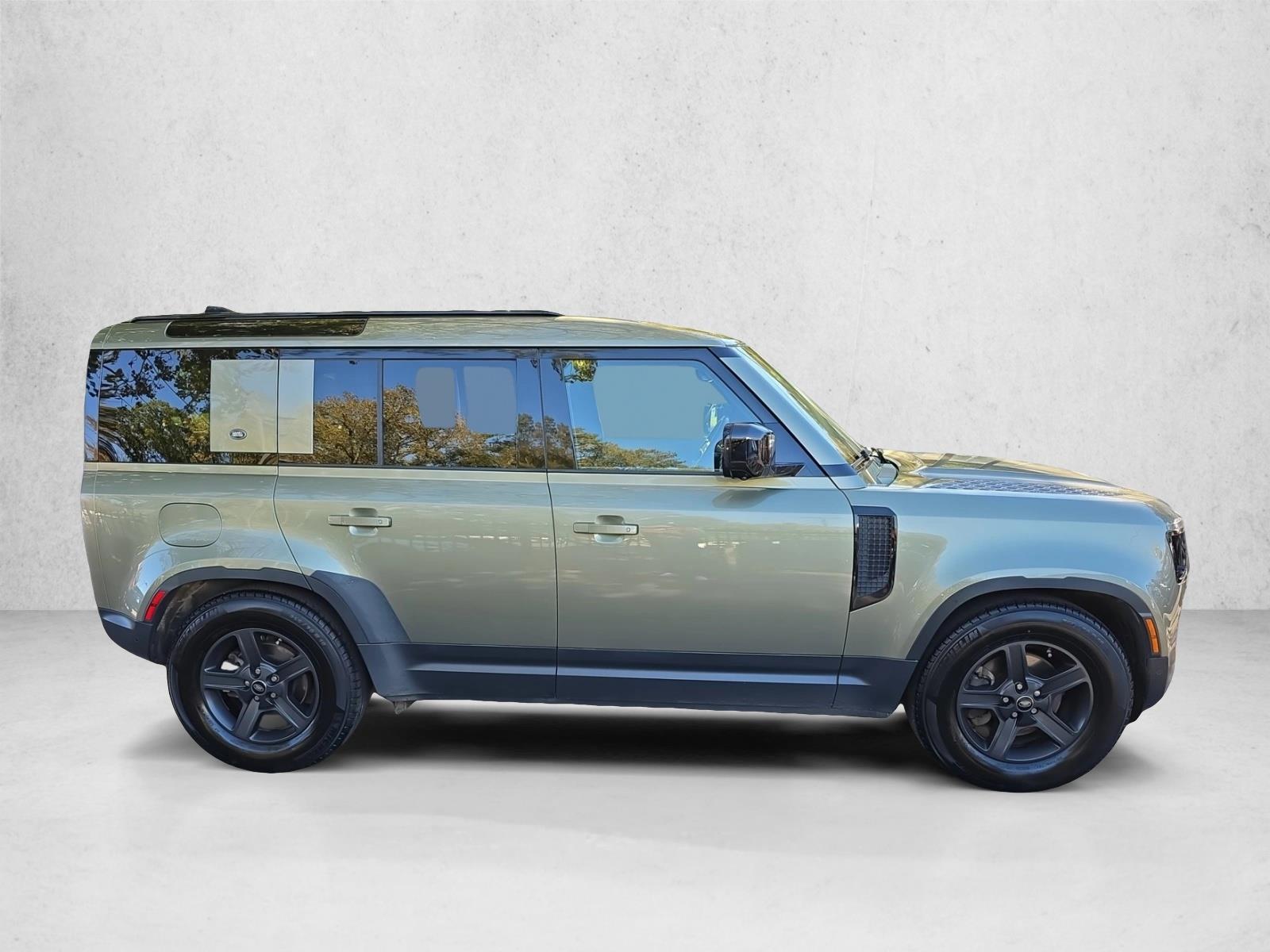 2021 Land Rover Defender S photo 2