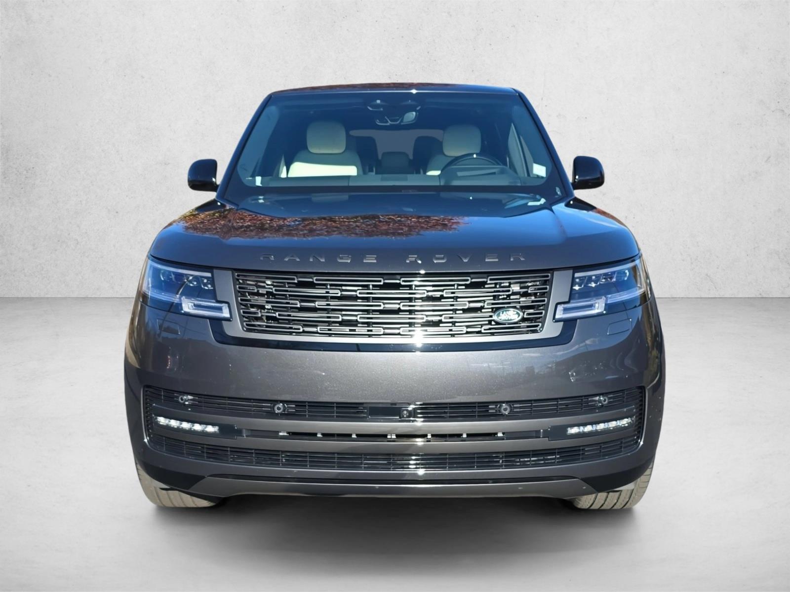 2025 Land Rover Range Rover SE photo 2