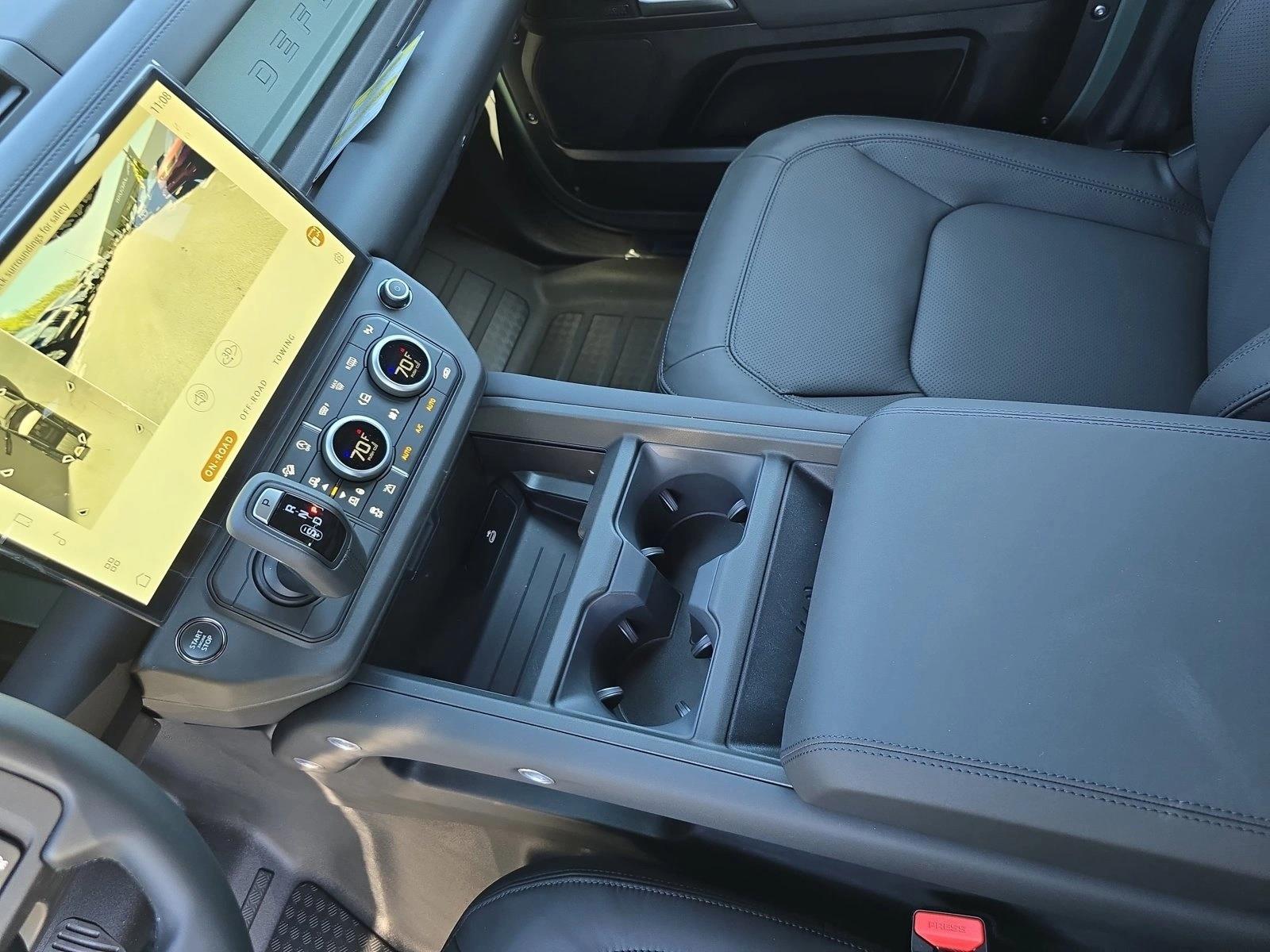 2026 Land Rover Defender Trophy Edition - Photo 24