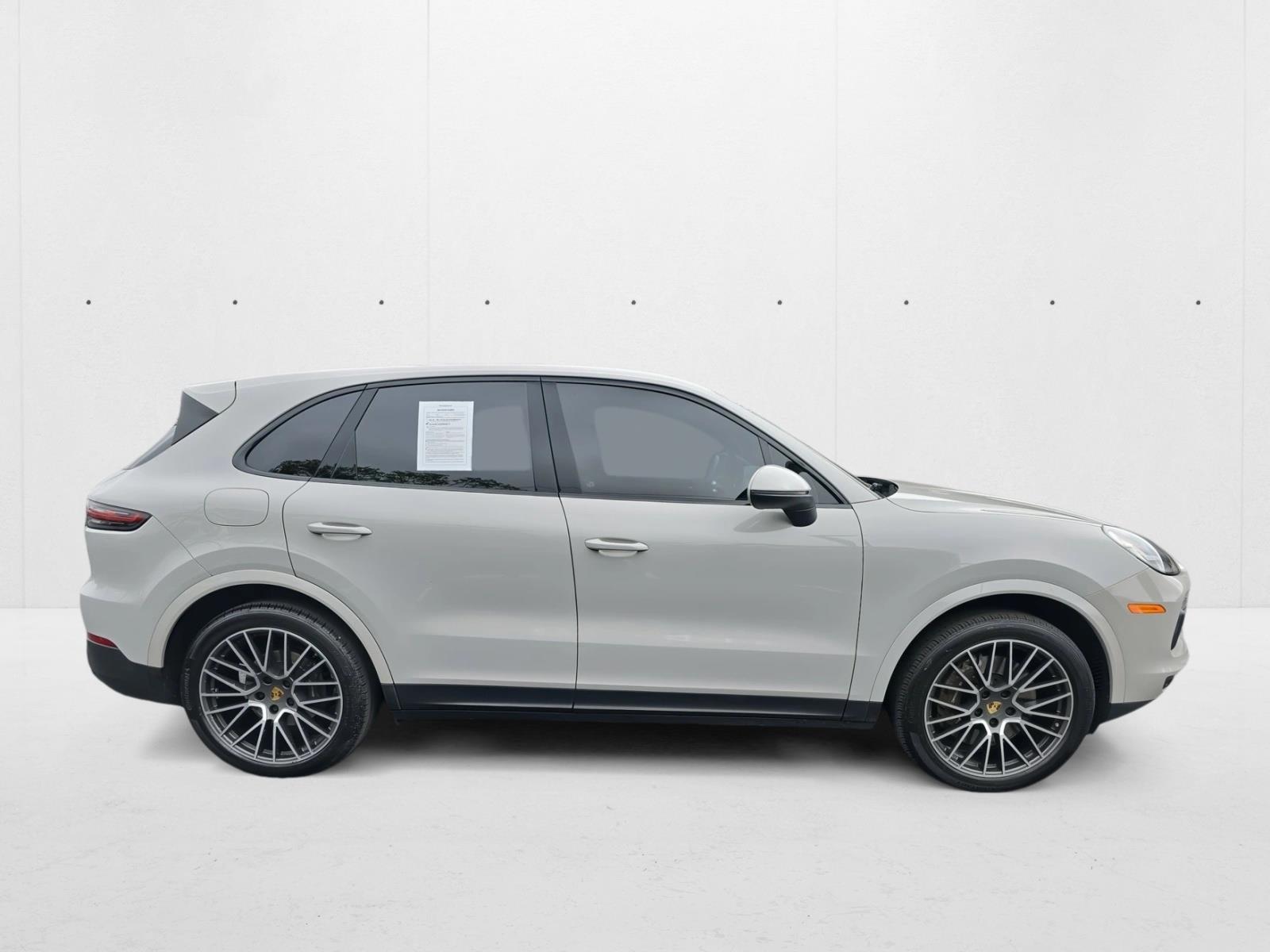 2023 Porsche Cayenne Platinum Edition photo 4