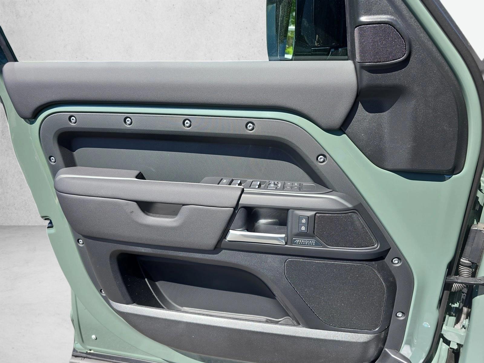 2026 Land Rover Defender Trophy Edition - Photo 26