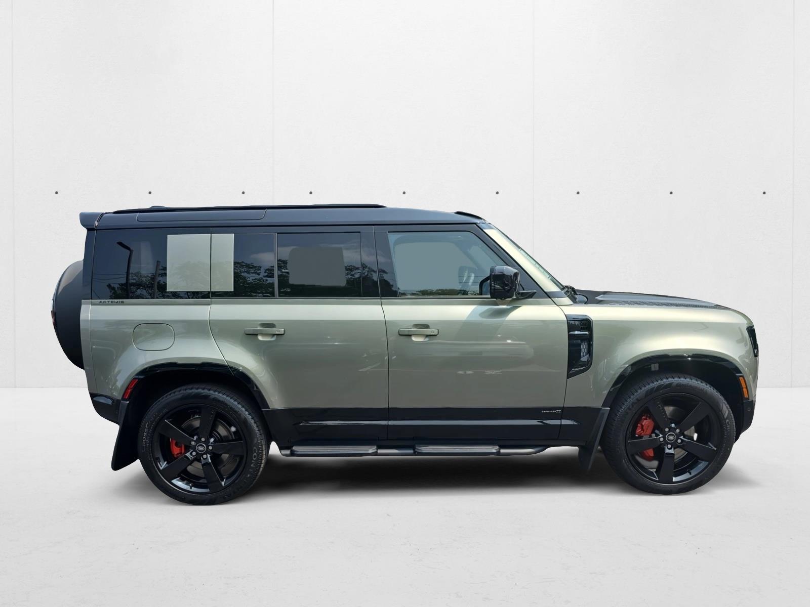 2025 Land Rover Defender 110 photo 4