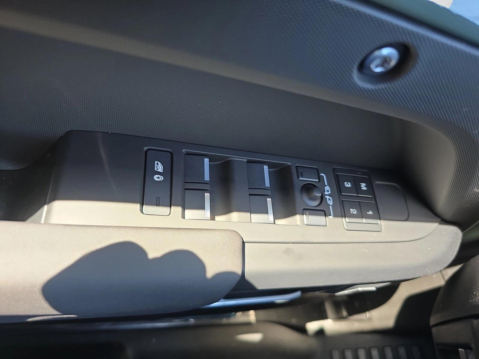 2026 Land Rover Defender Trophy Edition - Photo 27