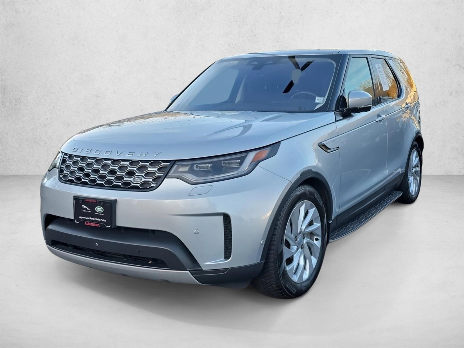 2022 Land Rover Discovery S's photo