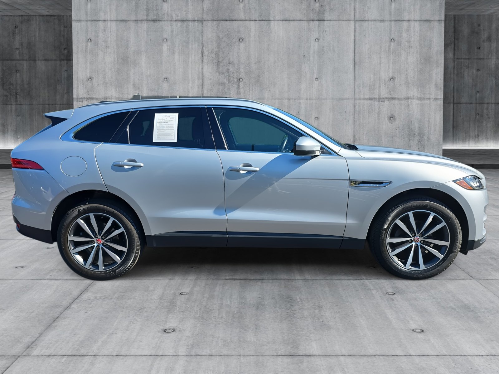 2020 Jaguar F-PACE Prestige photo 4