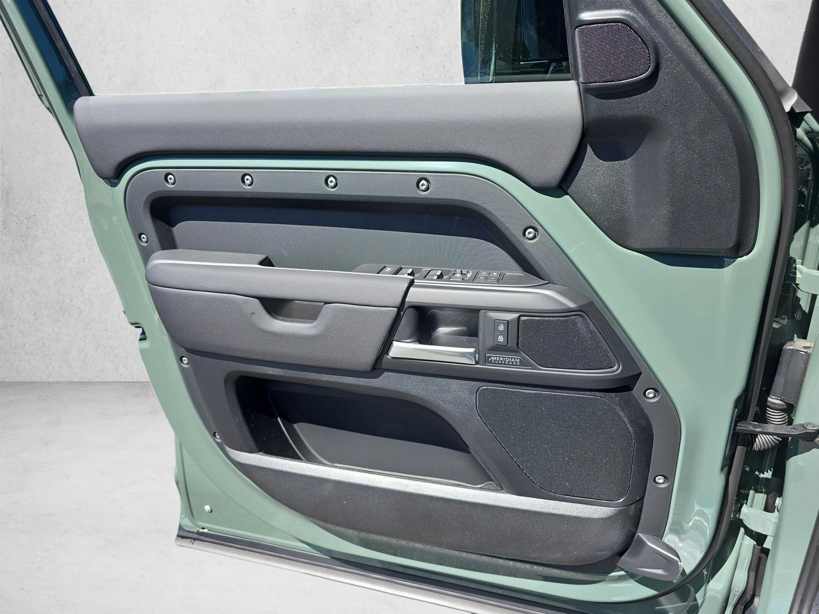 2026 Land Rover Defender Trophy Edition - Photo 25