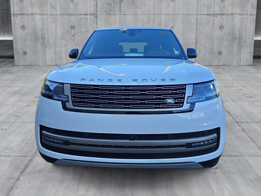 New 2025 Land Rover Range Rover P550e SE SUV