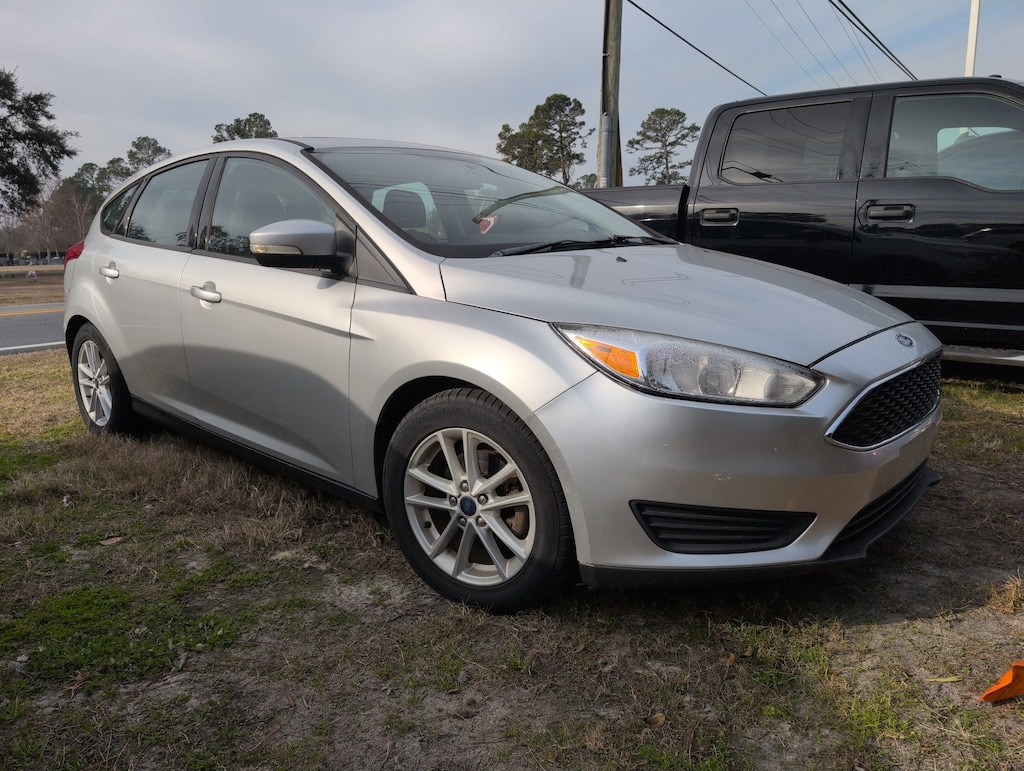 Used 2016 Ford Focus SE Hatchback