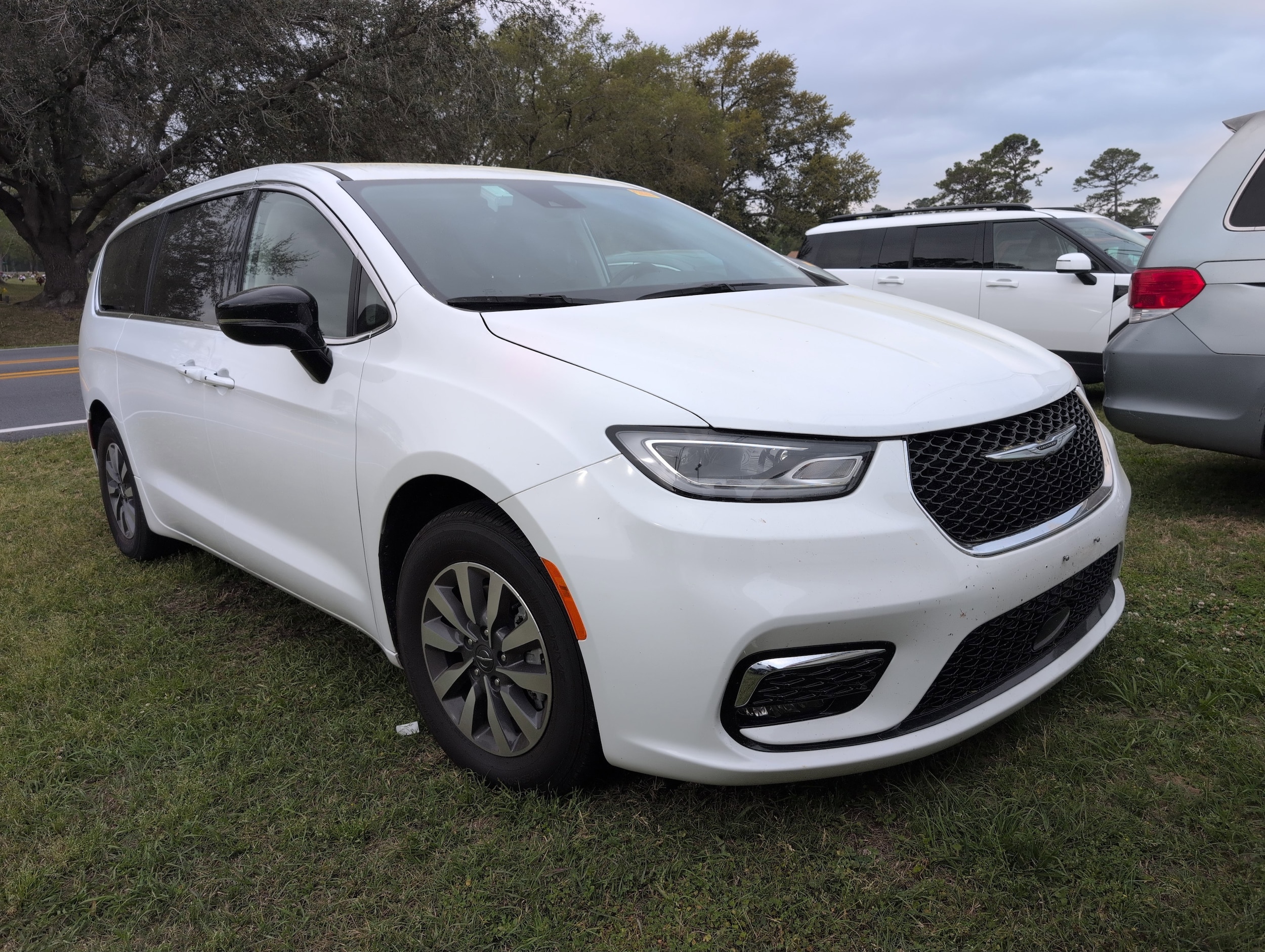 2024 Chrysler Pacifica PHEV Select