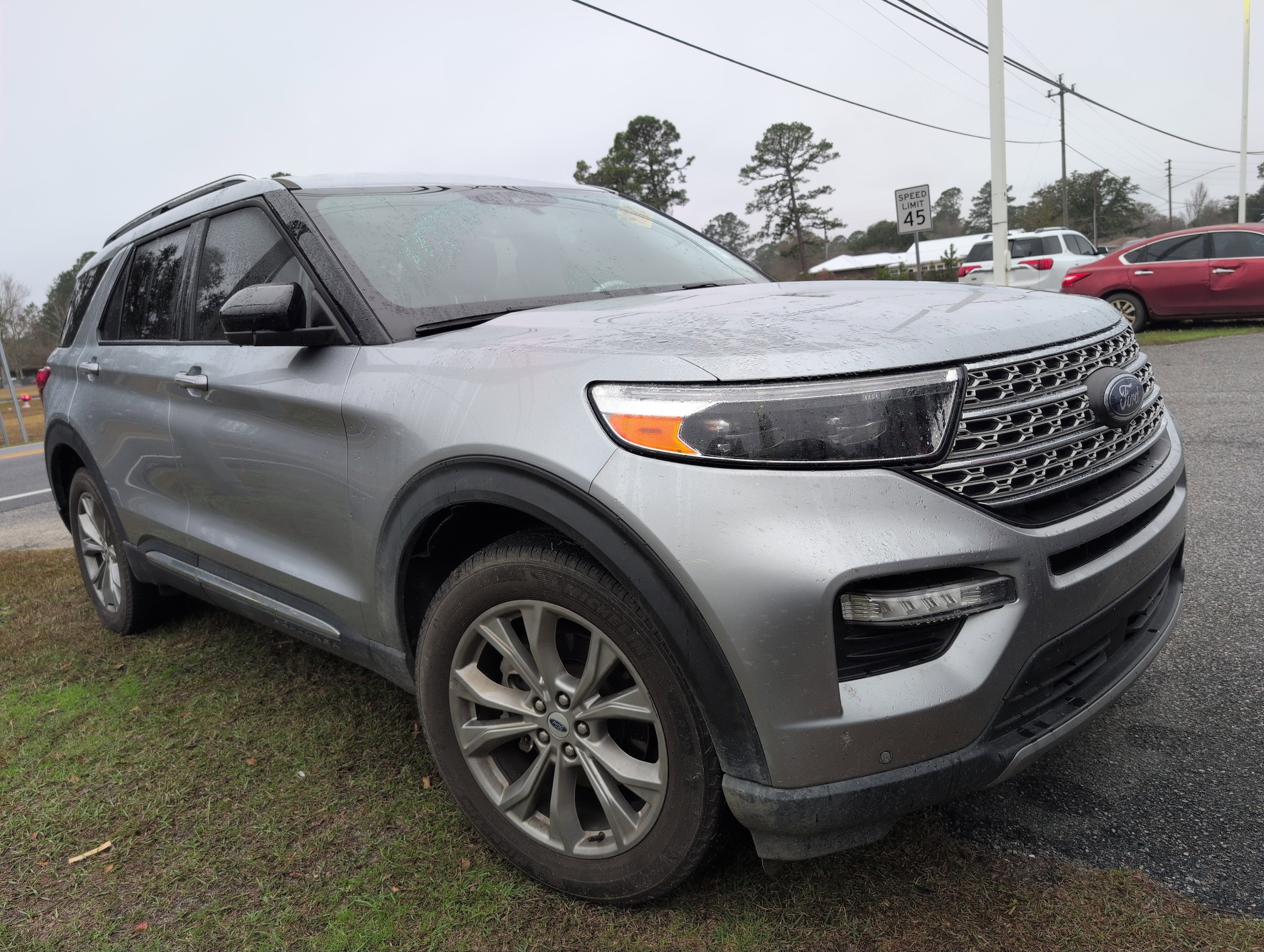 2023 Ford Explorer Limited's photo