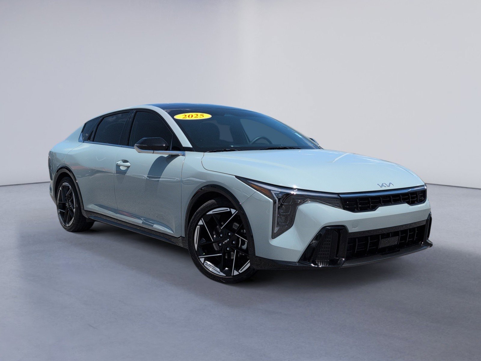 2025 Kia K4 GT-Line AT's photo