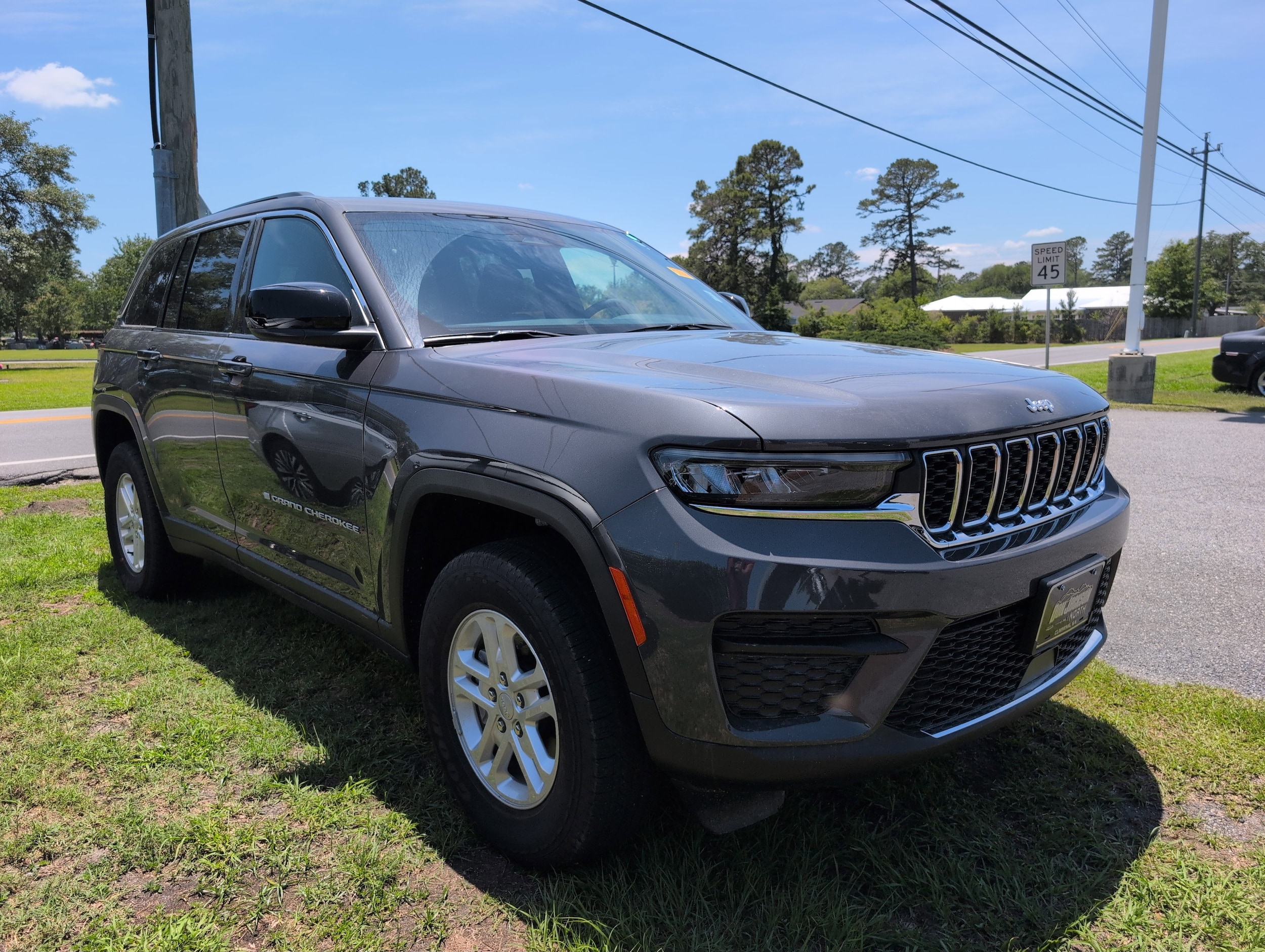 2025 Jeep Grand Cherokee Laredo's photo