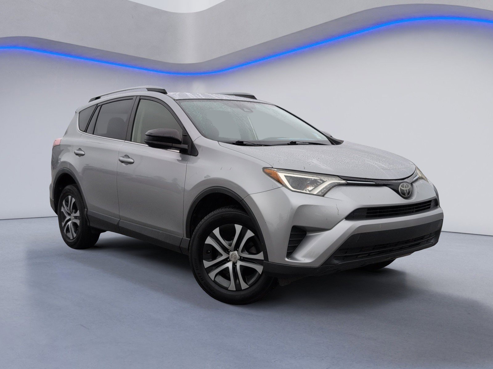 2018 Toyota RAV4 LE's photo