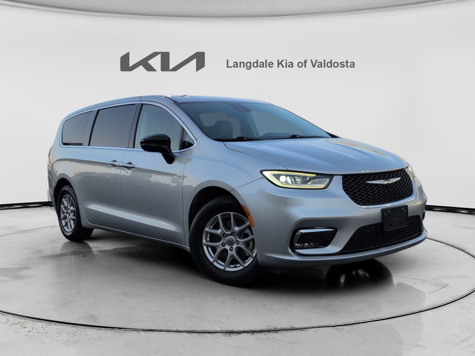 2024 Chrysler Pacifica Touring L's photo
