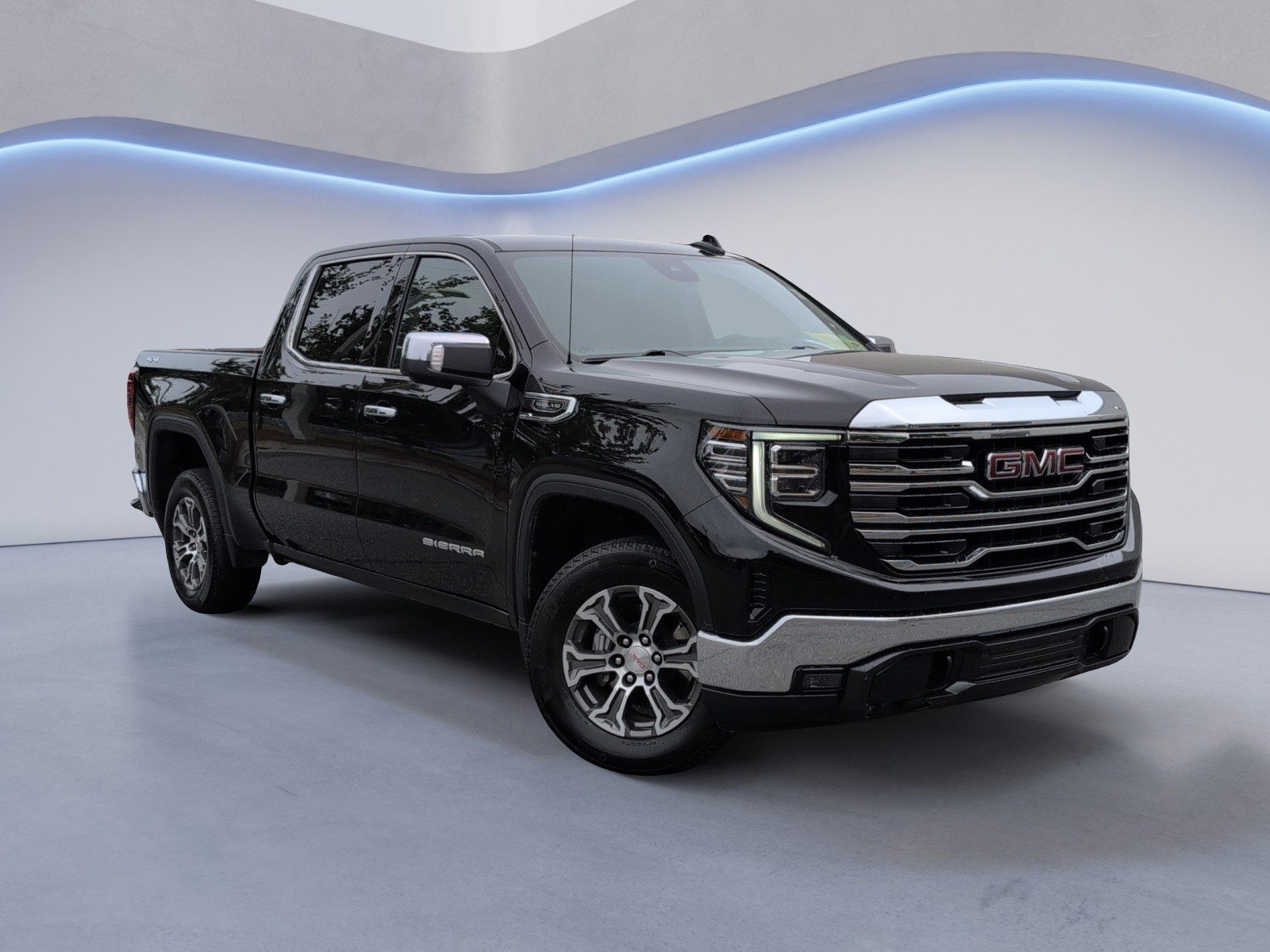 2025 GMC Sierra 4WD Crew Cab Short Box SLT's photo