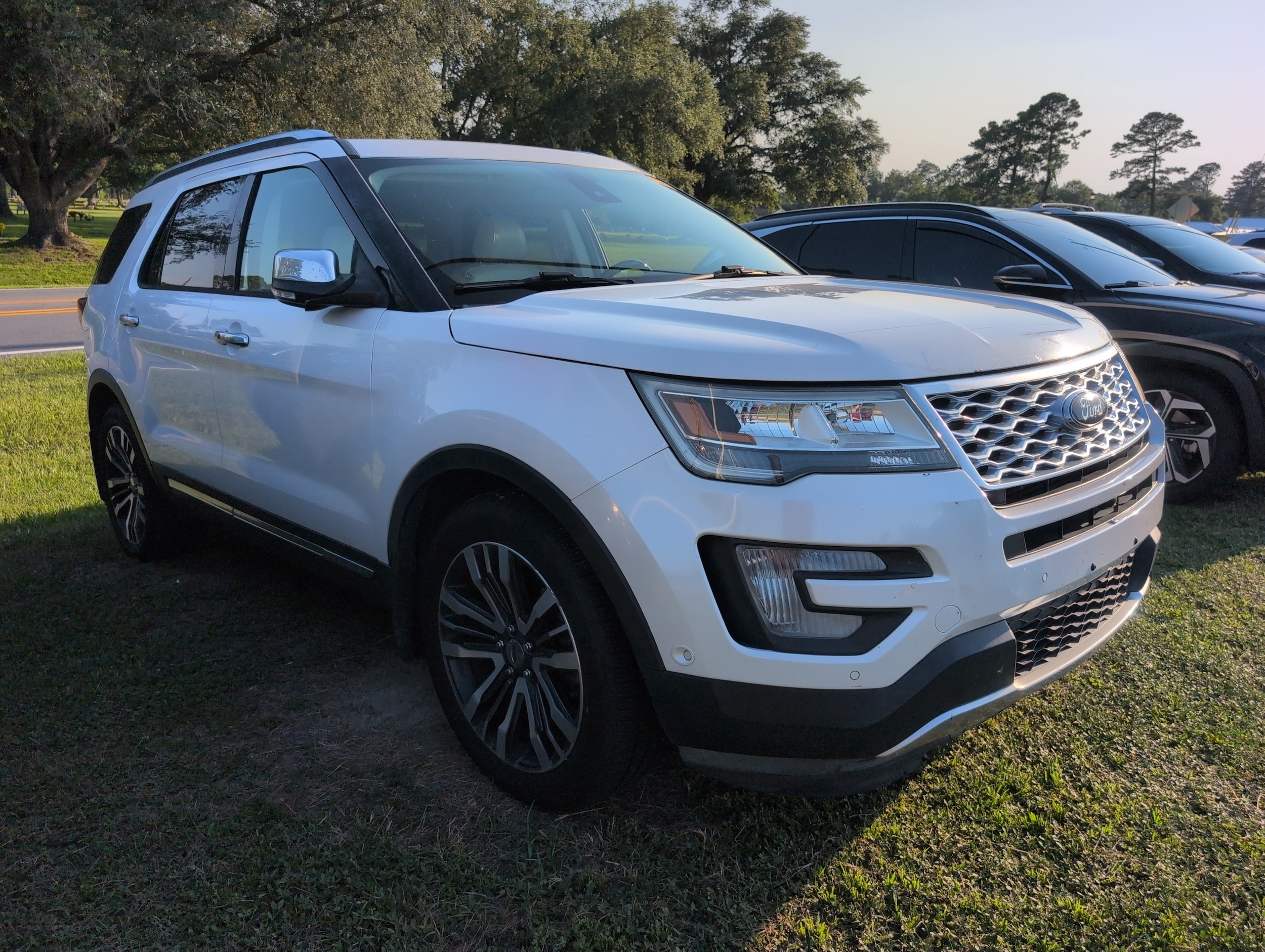 2017 Ford Explorer Platinum 4WD's photo
