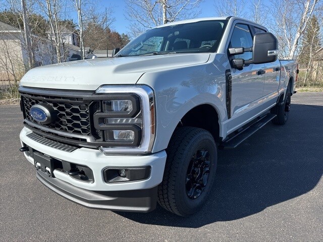 2025 Ford F-350 photo 3