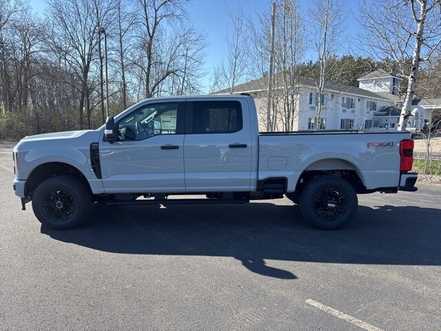 2025 Ford F-350 photo 4