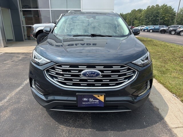 2022 Ford Edge Titanium photo 2