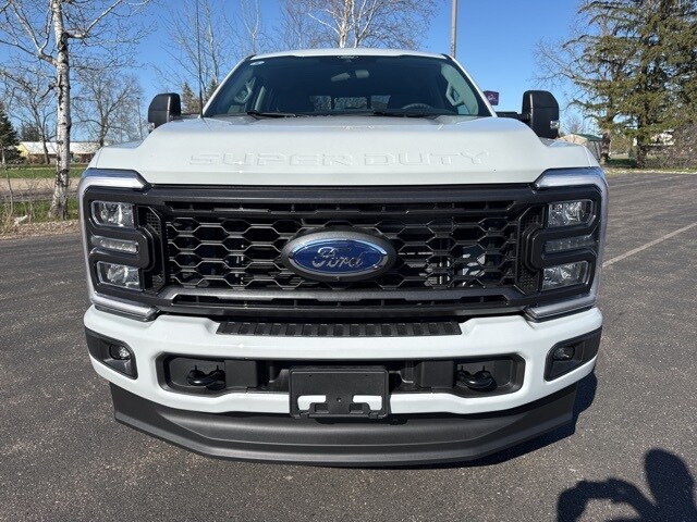 2025 Ford F-350 photo 2