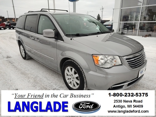 2016 Chrysler Town & Country Touring's photo